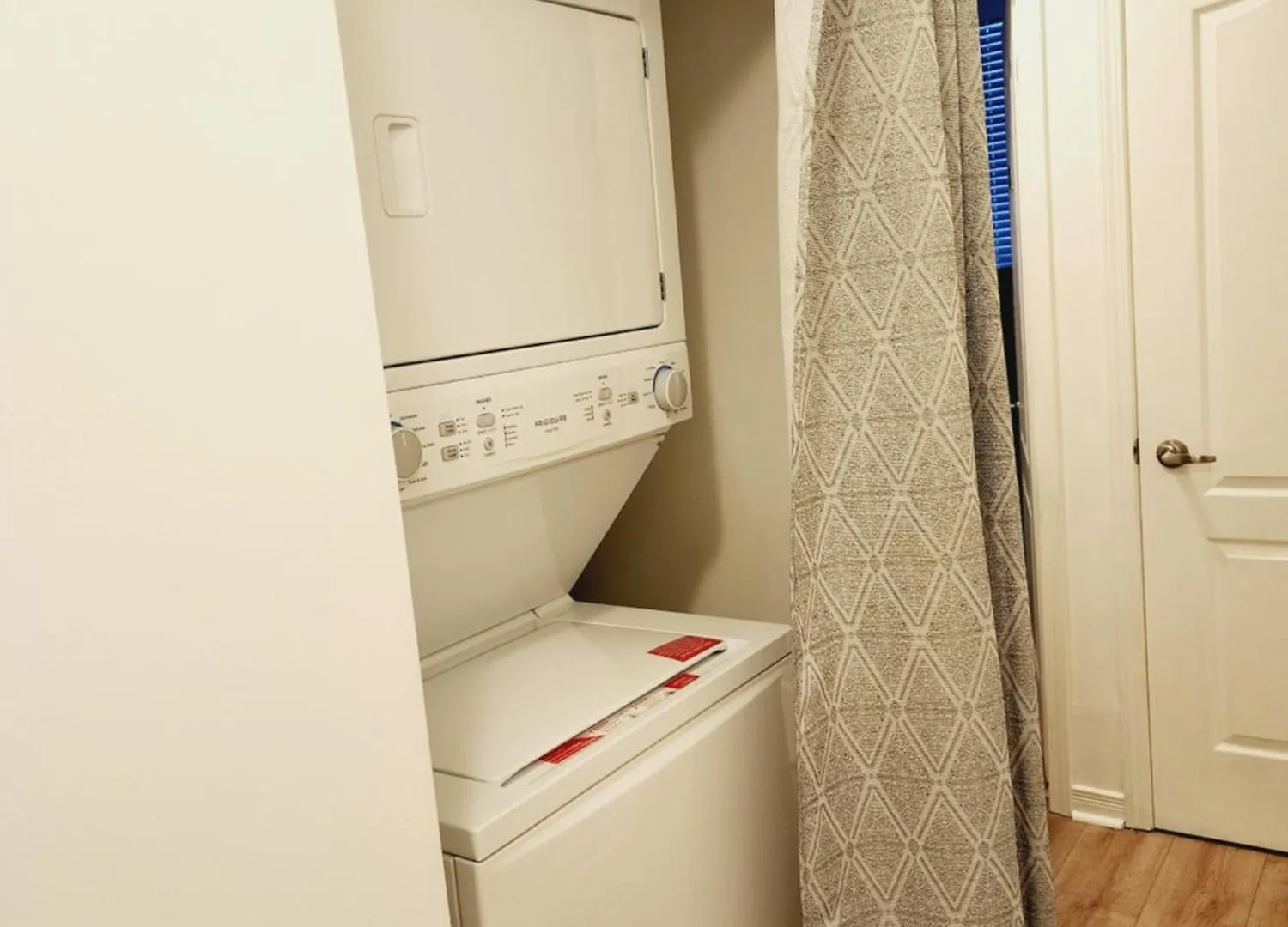 Beautiful Townhouse Near Yorkdale Mall, Wilson Subway تورونتو 0*,