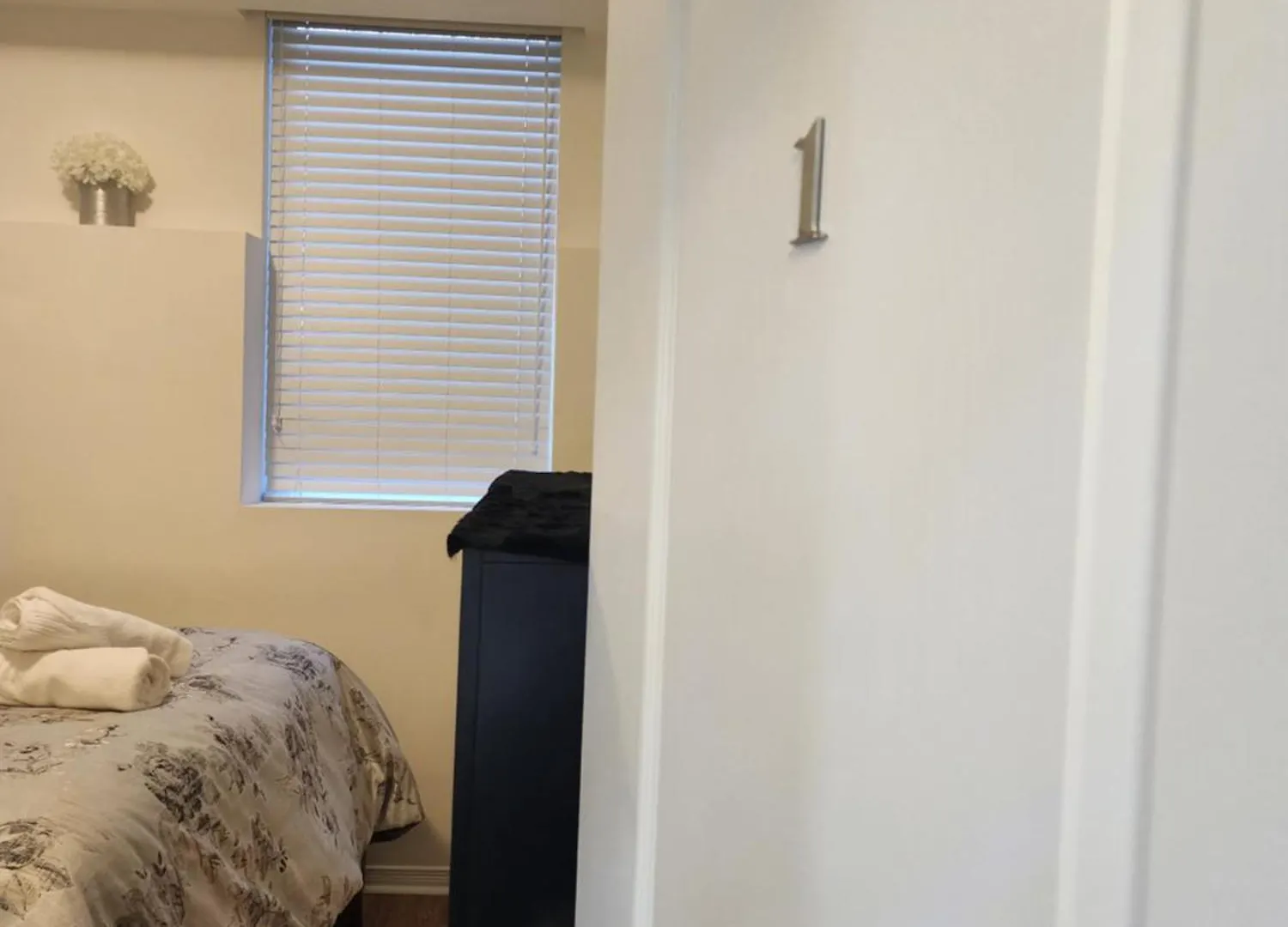 شقة Beautiful Townhouse Near Yorkdale Mall, Wilson Subway تورونتو